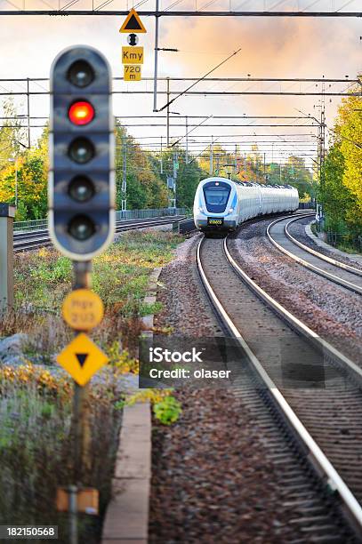 Chegar De Comboio - Fotografias de stock e mais imagens de Comboio - Comboio, Estocolmo, Vida Urbana