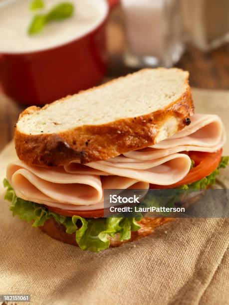 Turquía Sándwich Con Sopa De Champiñones Foto de stock y más banco de imágenes de Pavo - Carne blanca - Pavo - Carne blanca, Bocadillo, Plato - Comida