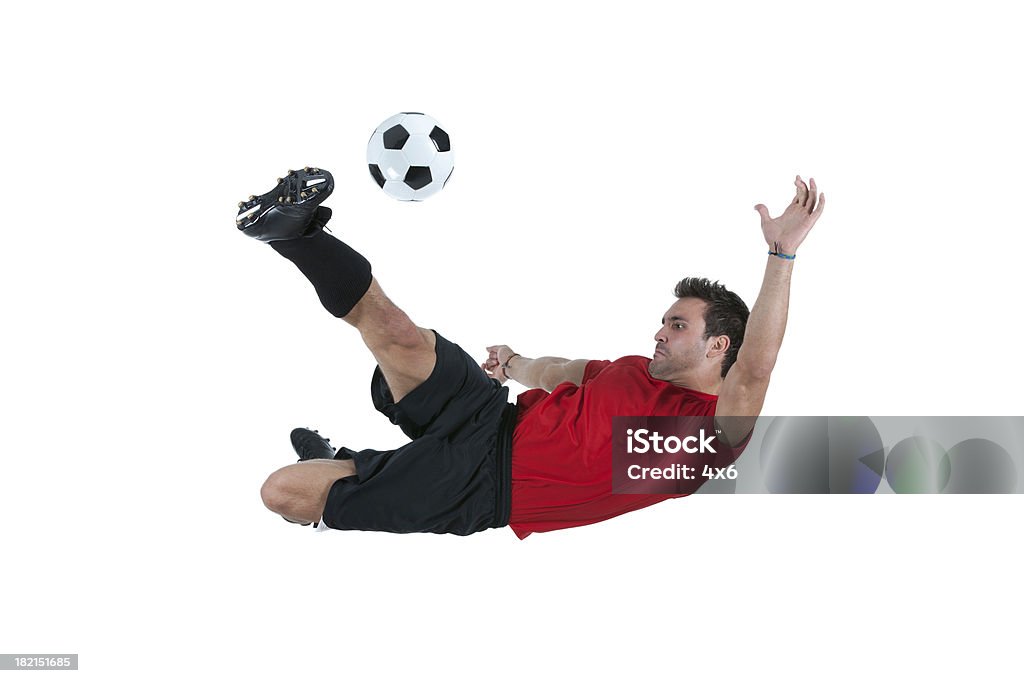 男性のサッカーボールを蹴る - サッカー選手のロイヤリティフリーストックフォト