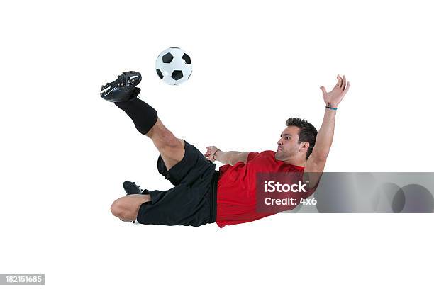 男性のサッカーボールを蹴る - サッカー選手のストックフォトや画像を多数ご用意 - サッカー選手, カットアウト, サッカー
