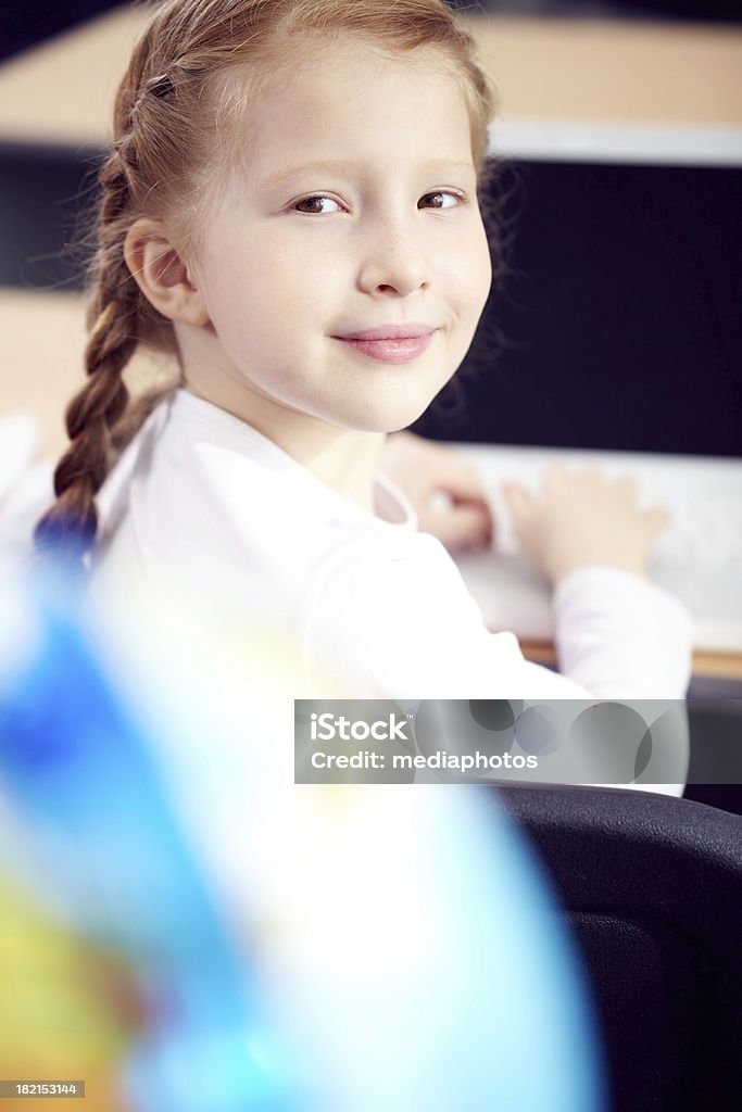 Estudiante sonriente poco - Foto de stock de 8-9 años libre de derechos
