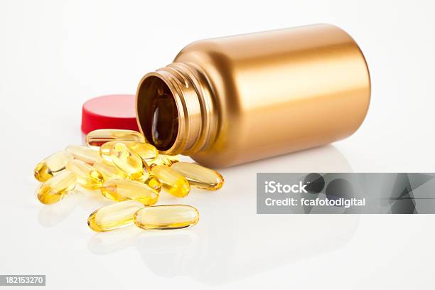 Omega 3 - Fotografie stock e altre immagini di Antiossidante - Antiossidante, Capsula, Composizione orizzontale