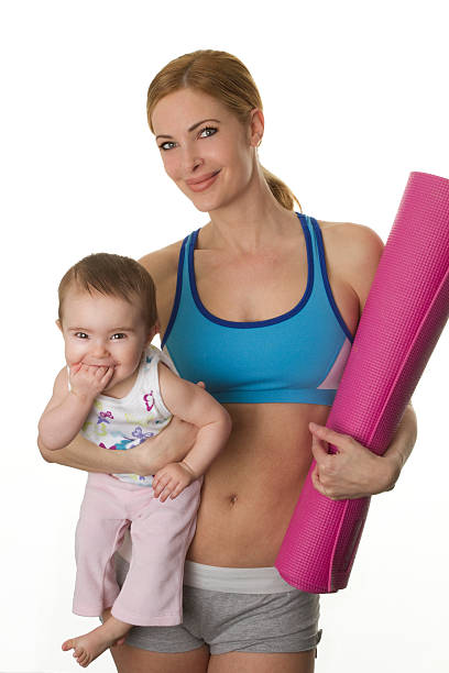 mãe e bebé ioga - mother exercising baby dieting imagens e fotografias de stock