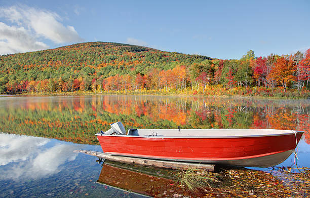 istock Autumn in Maine 182153594