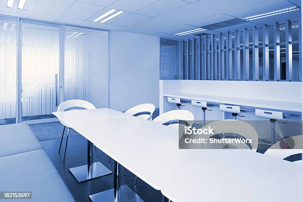 Sala De Reuniões - Fotografias de stock e mais imagens de Longo - Longo, Mesa de Reunião, Arquitetura