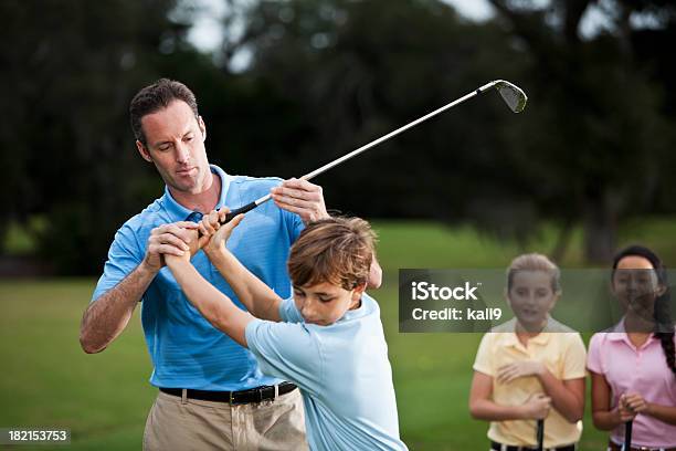 Golf Instructor Anpassen Jungen Griffigkeit Stockfoto und mehr Bilder von Golf - Golf, Kind, Lernen