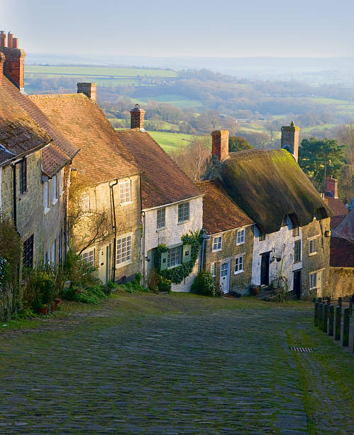 istock Gold hill, Shaftesbury, England 182154137