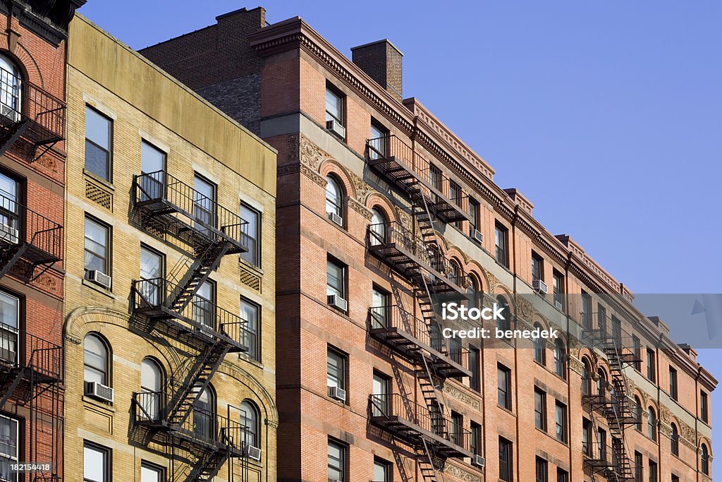 Ney York City apartamenty z Wyjście pożarowe Drabina - Zbiór zdjęć royalty-free (Nowy Jork)