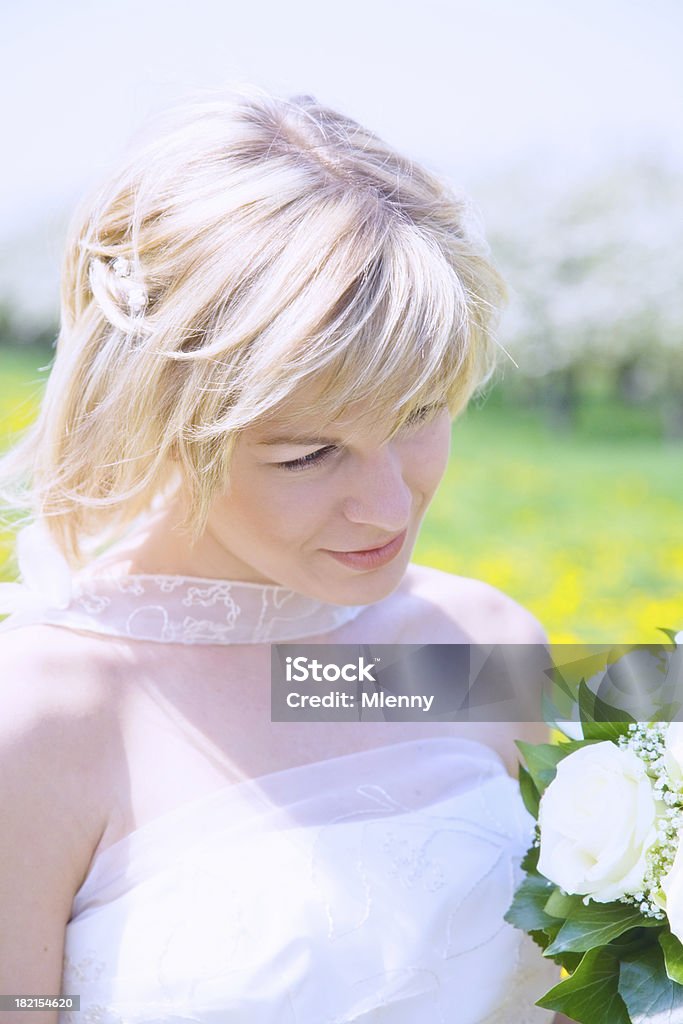 Novia en blanco - Foto de stock de Adulto libre de derechos