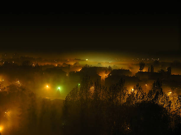 Notte di nebbia - foto stock