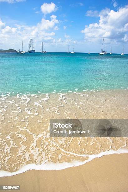 Летом Происходит В Волны — стоковые фотографии и другие картинки Антильские острова - Антильские острова, Багамские острова, Без людей
