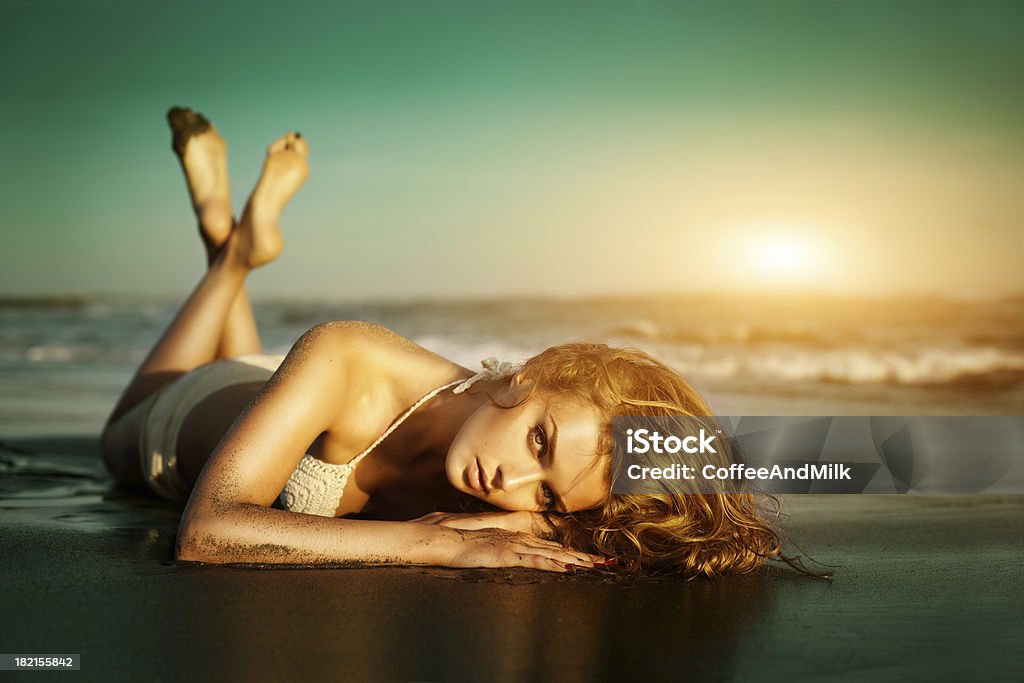 Mulher bonita na praia - Royalty-free Modelo - Ocupação Foto de stock