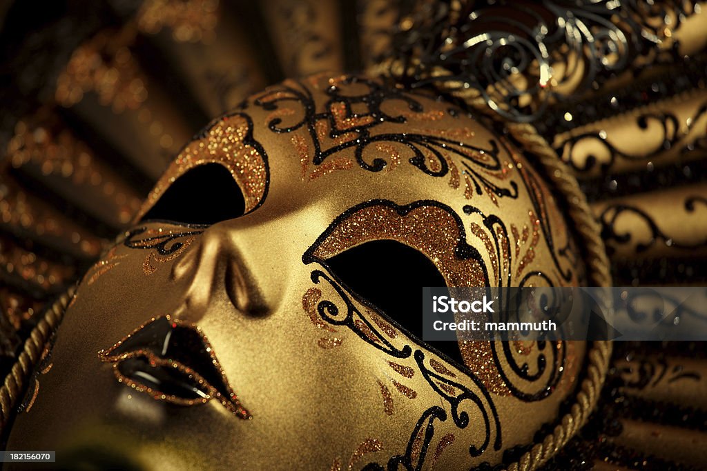 golden Maschera veneziana close-up - Foto stock royalty-free di Carnevale - Festività pubblica