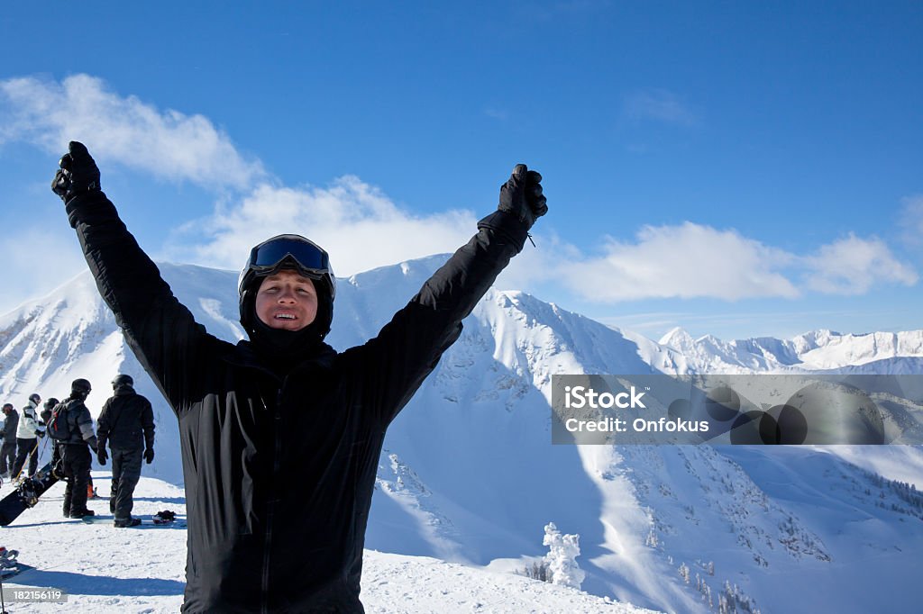 Snowboarder con le braccia sollevate a ski resort - Foto stock royalty-free di Salt Lake City