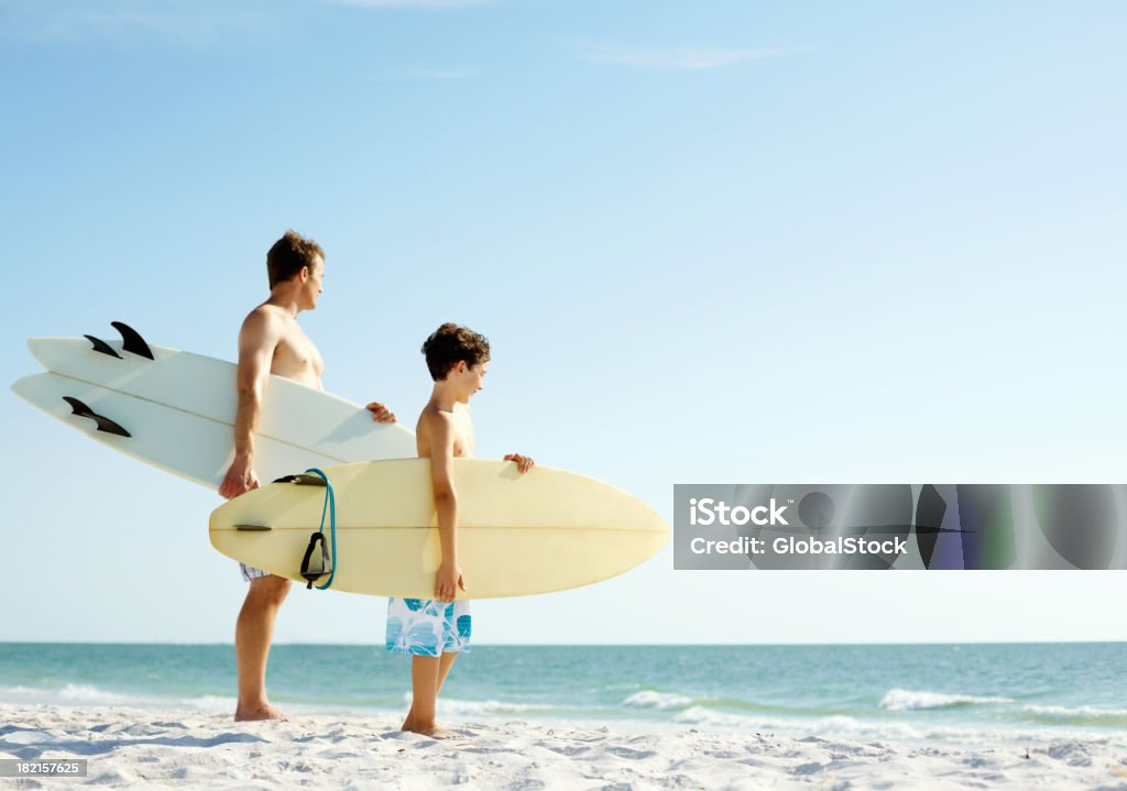 Surf Padre e figlio - Foto stock royalty-free di Surf