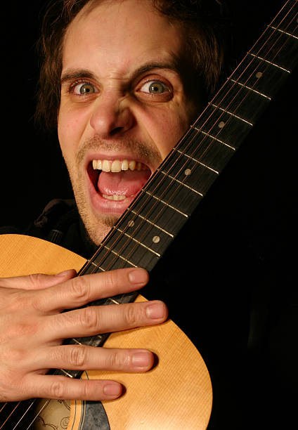 guru idol. cantante e chitarra acustica - guitar guru animal tongue people foto e immagini stock