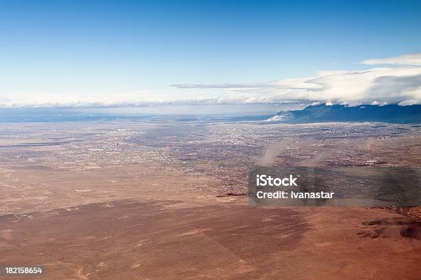 Aerial View Of New Mexico Rio Grande Долина — стоковые фотографии и другие картинки Альбукерке - Нью-Мексико - Альбукерке - Нью-Мексико, Пустыня, Бежевый