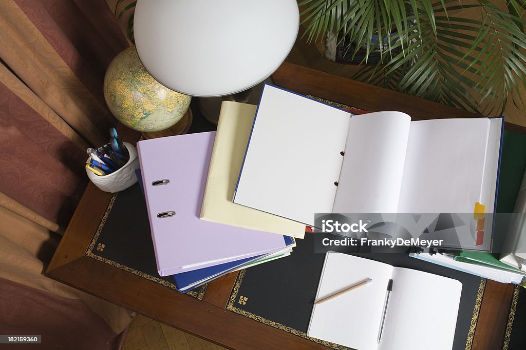 Papier de bureau de travail avec - Photo de Affaires libre de droits