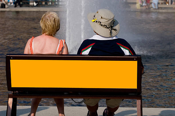 outdoor banco - bench advertisement commercial sign outdoors - fotografias e filmes do acervo