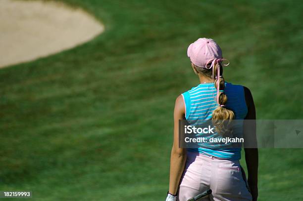 Foto de Golfista Garota Pose e mais fotos de stock de Golfe - Golfe, Menina, Ajardinado