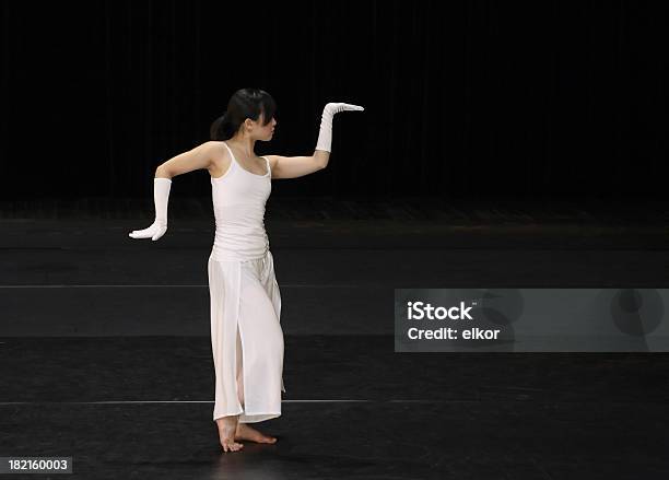 Taniec Nowoczesny - zdjęcia stockowe i więcej obrazów Azjaci - Azjaci, Balet, Baletnica