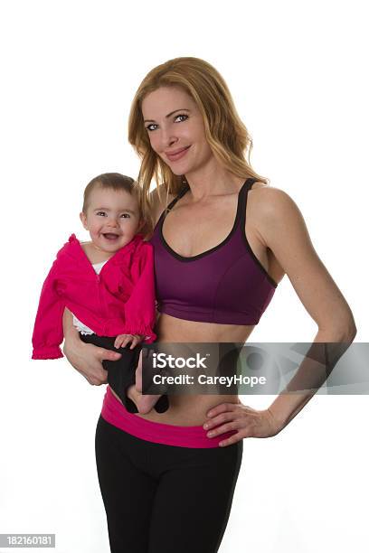 Mutter Und Babyfitness Stockfoto und mehr Bilder von Abnehmen - Abnehmen, Alleinerzieherin, Athlet
