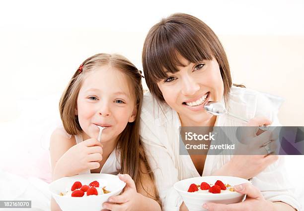 Gesunde Essen Stockfoto und mehr Bilder von Joghurt - Joghurt, Essen - Mund benutzen, Kind