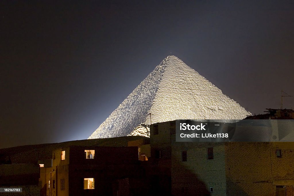 Grande Pirâmide de Noite - Royalty-free Ajardinado Foto de stock