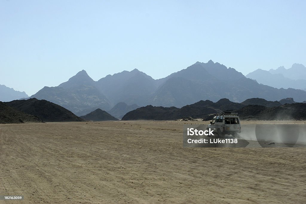 Condução através do deserto - Royalty-free Carro Foto de stock