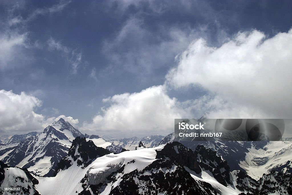 Por encima de los Alpes suizos - Foto de stock de Alpes Europeos libre de derechos