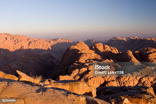 Góra Sinai - zdjęcia stockowe i więcej obrazów Azja Zachodnia - Azja Zachodnia, Brzask, Cień