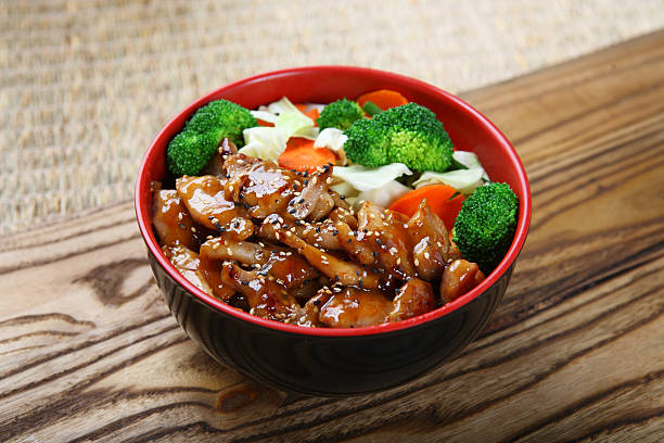 frango teriyaki bowl - teriyaki broccoli carrot chicken imagens e fotografias de stock