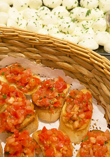 이탈리어어 bruscetta - canape bruschetta boccocini bruscetta 뉴스 사진 이미지