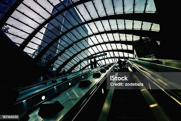 초현대적 지하철 역까지 커네리 워프 런던 런던 지하철에 대한 스톡 사진 및 기타 이미지 - 런던 지하철, 터널, 건축