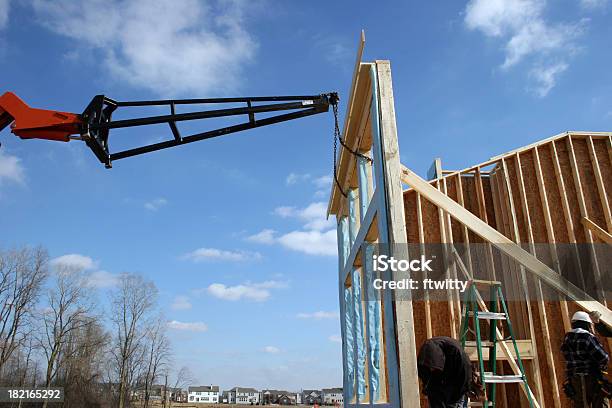 Neue 2 Wbauarbeitern Stockfoto und mehr Bilder von Balkengerüst - Balkengerüst, Bauarbeiter, Bauen