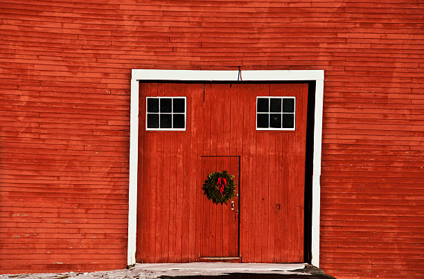 istock Old Red Barn Doors with Christmas Wreath 182165399