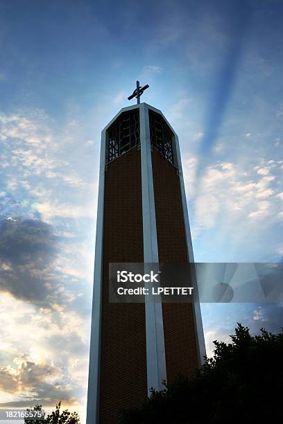 Foto de Igreja e mais fotos de stock de Alto - Descrição Geral - Alto - Descrição Geral, Bíblia, Cloudscape