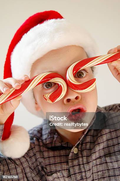 Bengala Menino - Fotografias de stock e mais imagens de Bengala - Bastão de Açúcar - Bengala - Bastão de Açúcar, Chapéu, Chapéu do Pai Natal