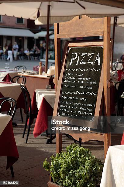 Menu Board Of Włoskiej Restauracji - zdjęcia stockowe i więcej obrazów Baldachim - Baldachim, Budynek z zewnątrz, Czarny kolor