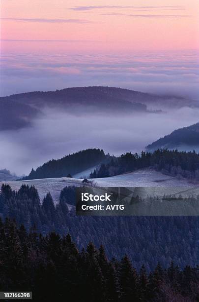 Foto de Acima Das Nuvens Ii e mais fotos de stock de Aventura - Aventura, Cena Não-urbana, Cena de tranquilidade