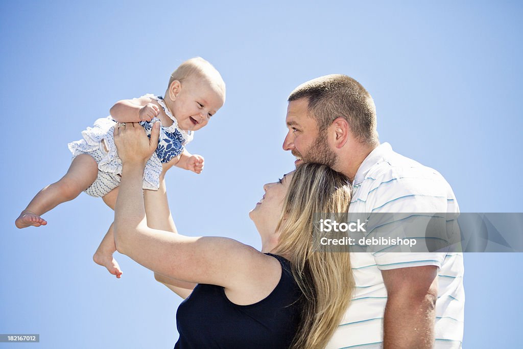 Famille père mère & Parents de bébés filles - Photo de Adulte libre de droits