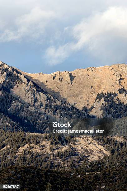 Montagne Rocciose Del Colorado - Fotografie stock e altre immagini di Affioramento - Affioramento, Ambientazione esterna, Cicatrice