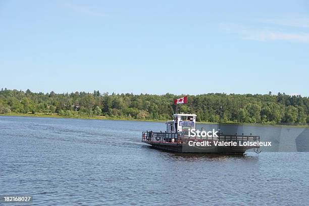 Canadian Traghetto - Fotografie stock e altre immagini di Acqua - Acqua, Albero, Automobile