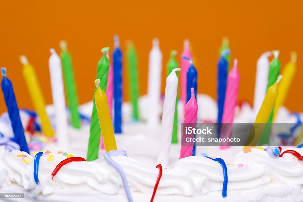 Торт на день рождения - Стоковые фото Веселье роялти-фри