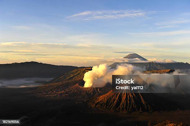 Gunung Bromo - Fotografie stock e altre immagini di Ambientazione esterna - Ambientazione esterna, Ambientazione tranquilla, Asia