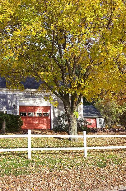 Autumn in Maine Maine in Autumn driveway colonial style house residential structure stock pictures, royalty-free photos & images