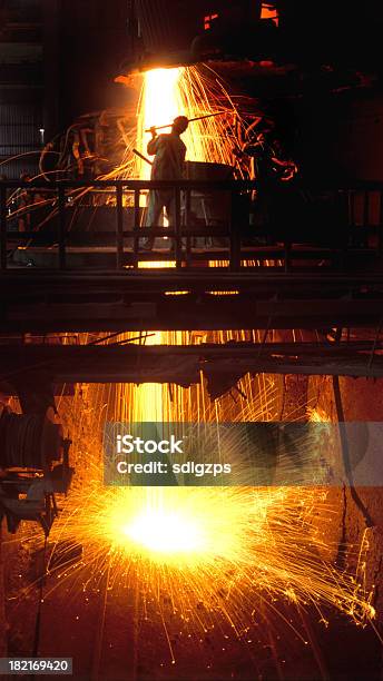 Examinar E Reparação - Fotografias de stock e mais imagens de Fábrica de Aço - Fábrica de Aço, Indústria Metalúrgica, Silhueta