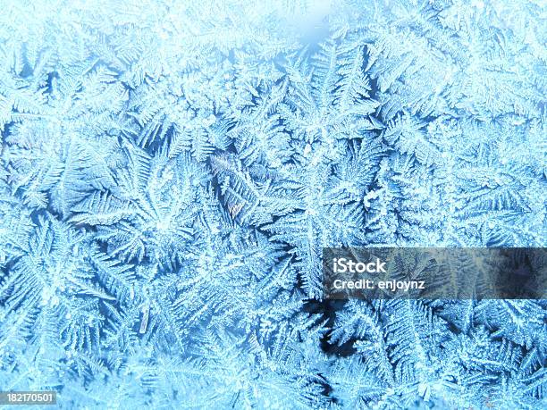 Frost Foto de stock y más banco de imágenes de Carámbano - Carámbano, Azul, Color - Tipo de imagen