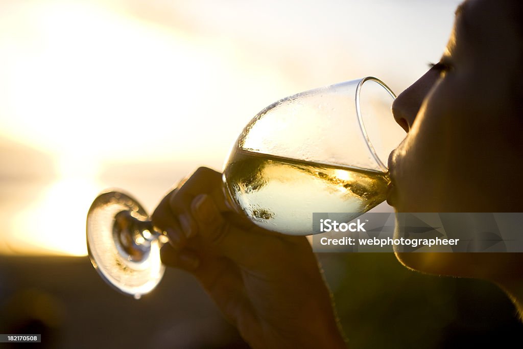 Degustazione di vino - Foto stock royalty-free di Vino bianco
