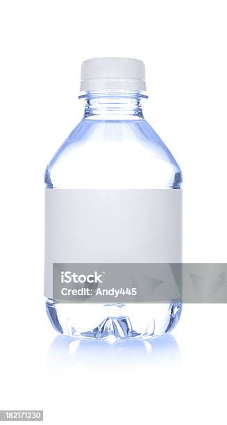 Botella De Agua Foto de stock y más banco de imágenes de Botella de agua - Botella de agua, Pequeño, Etiqueta